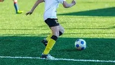 汪峰16岁爱女小苹果晒美照，吊带裙展示曼妙身姿