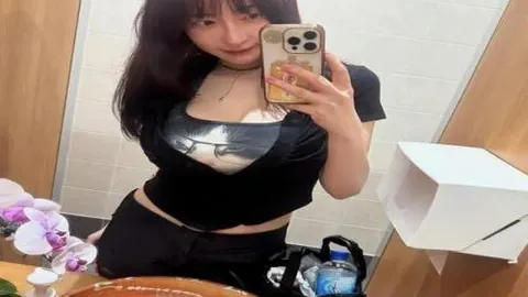 《青春闪耀！18岁新星恩瓦内里加盟马赛，阿森纳官方宣布租借加盟盛事》